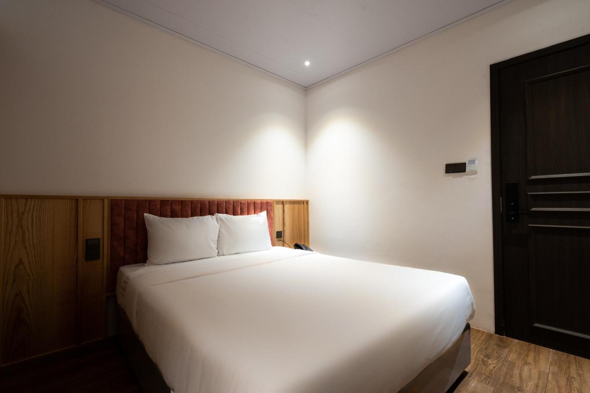 Haven Hut Riverside Отель Хошимин